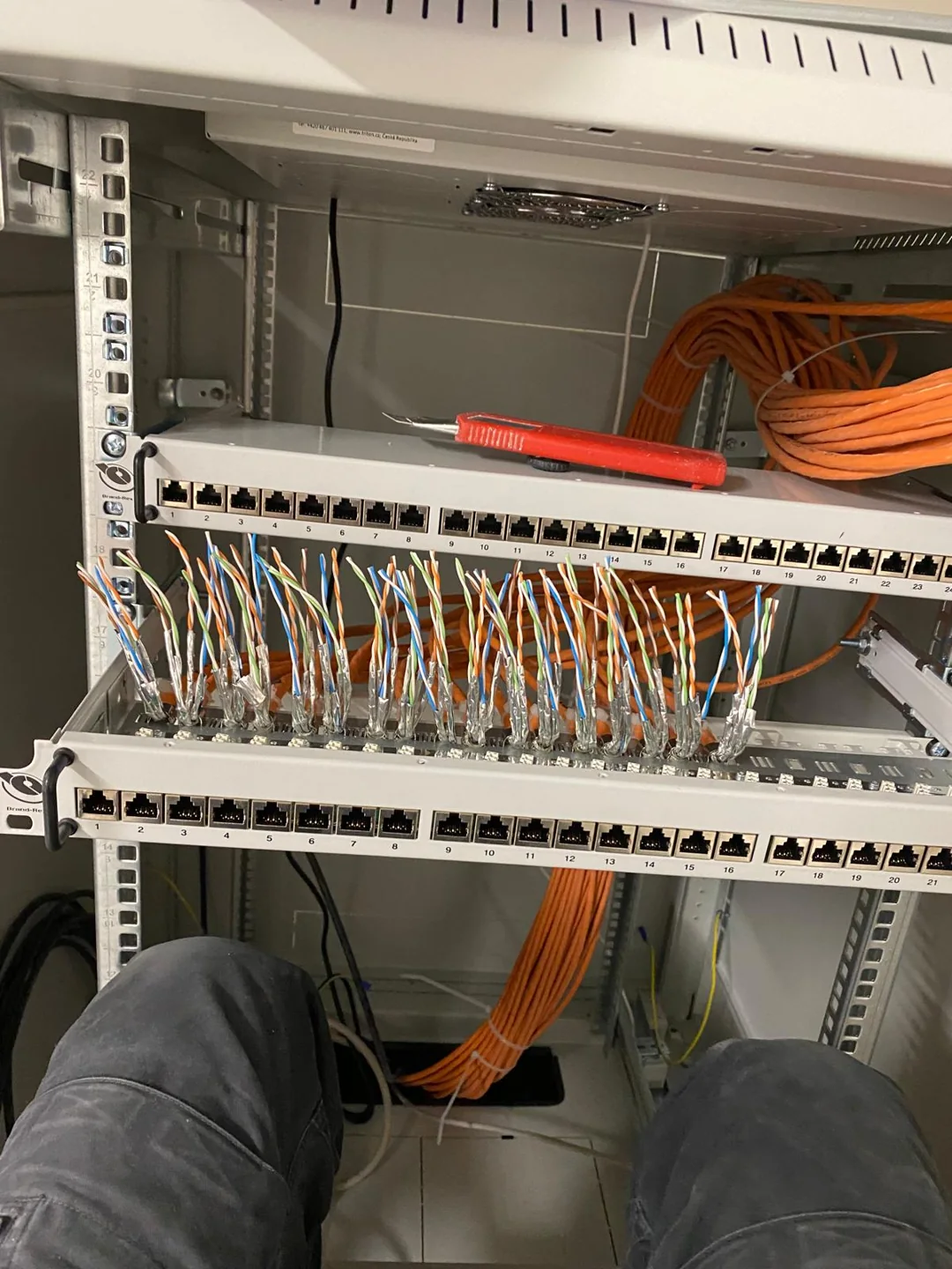 Arbeiten am Netzwerkverteiler